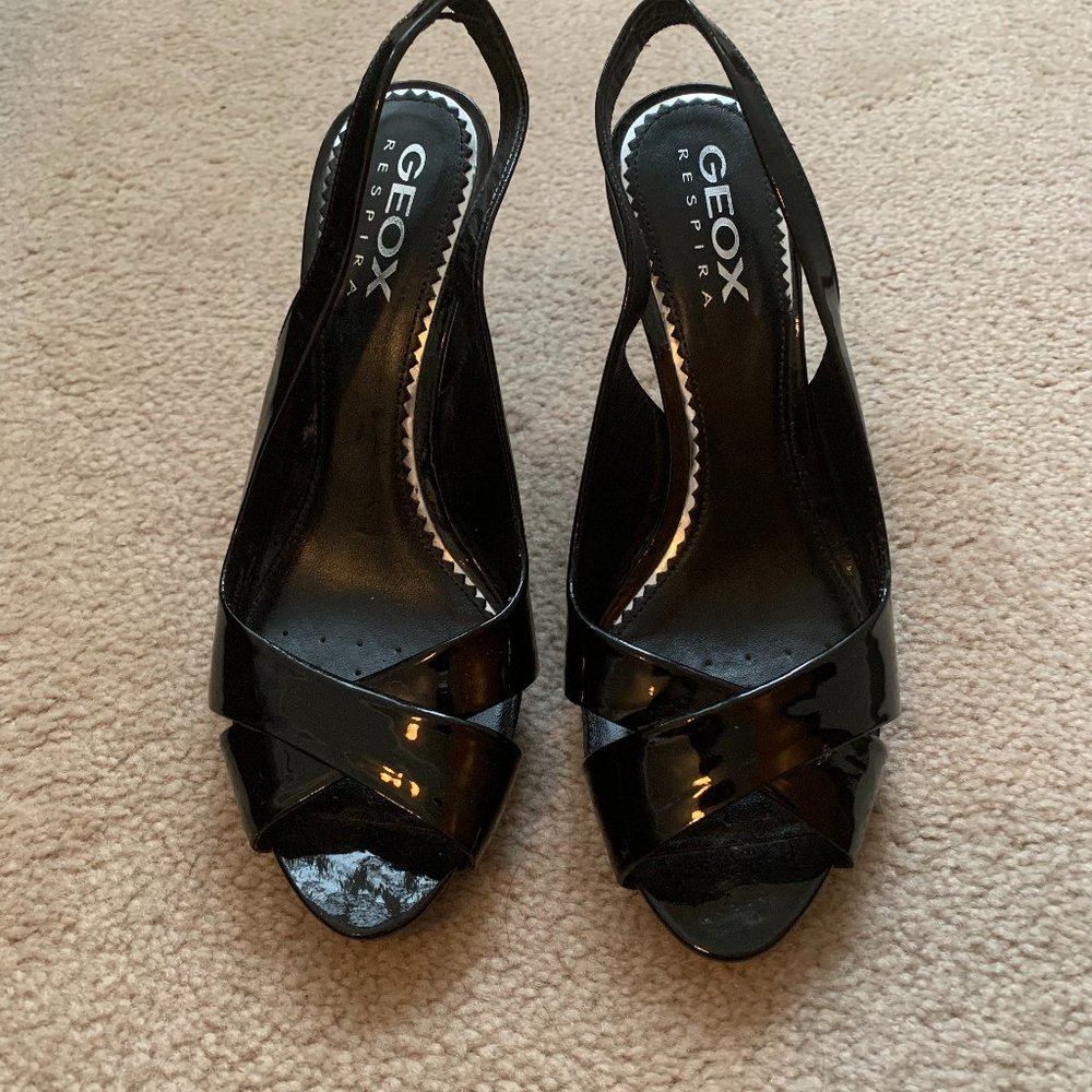 NWOT Geox Womans Black Patent Open Toe Shoe - Picture 1 of 5